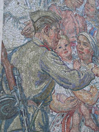 Väggutsmyckning från realsocialismens tid. Sovjetiska befriare 1945.